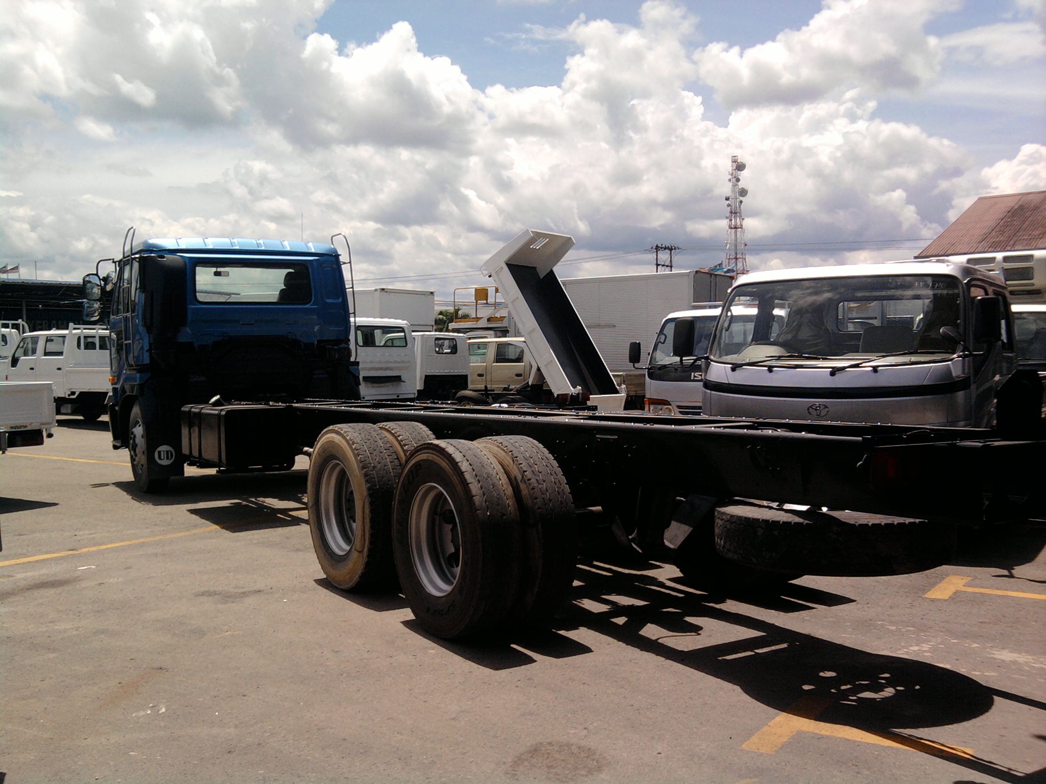 NISSAN CD53CV CHASSIS & CAB 6X4 — view 2