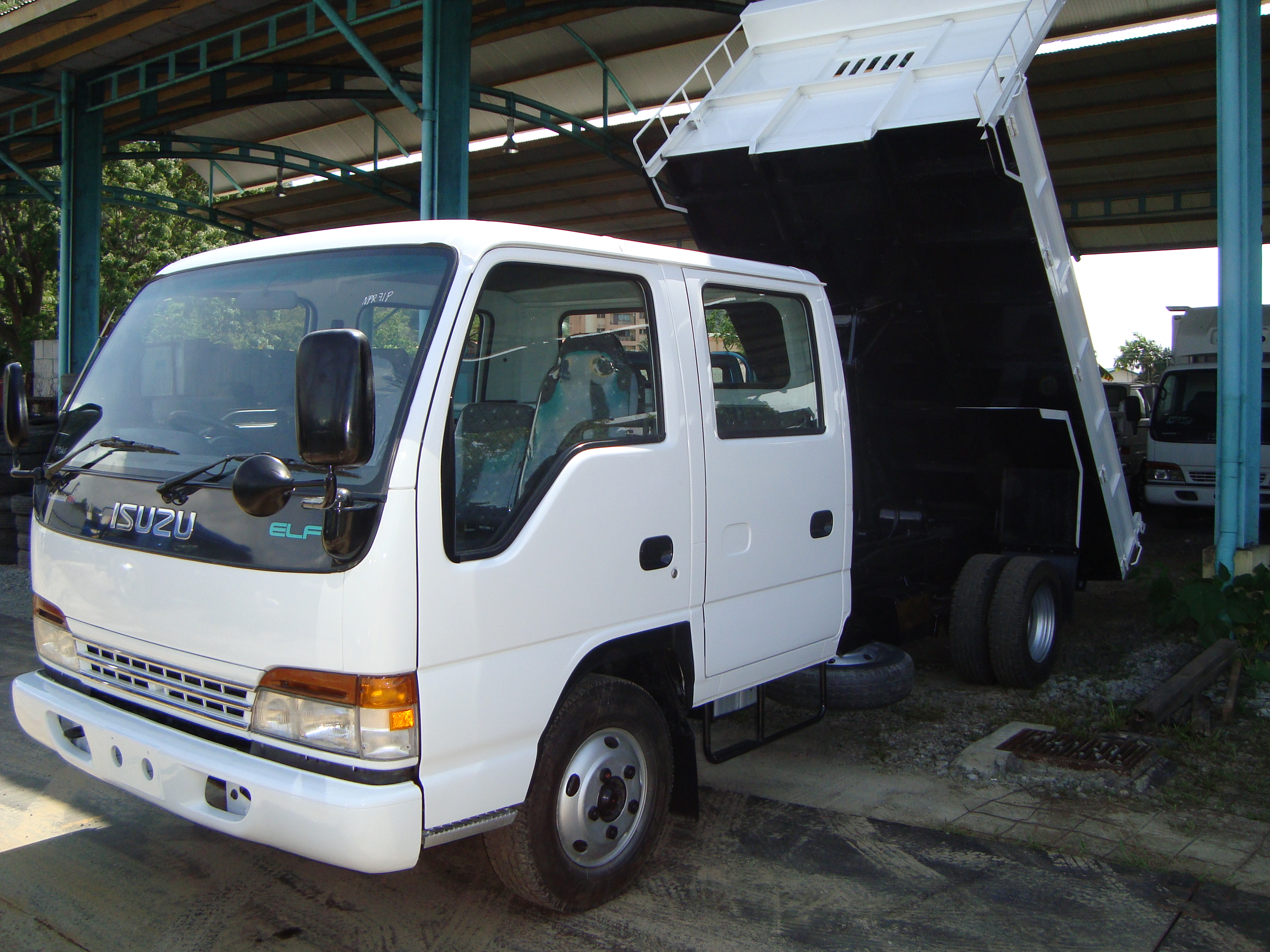 ISUZU NPR71P DOUBLE CABIN TIPPER TRUCK ABS/ A-BAG — view 1