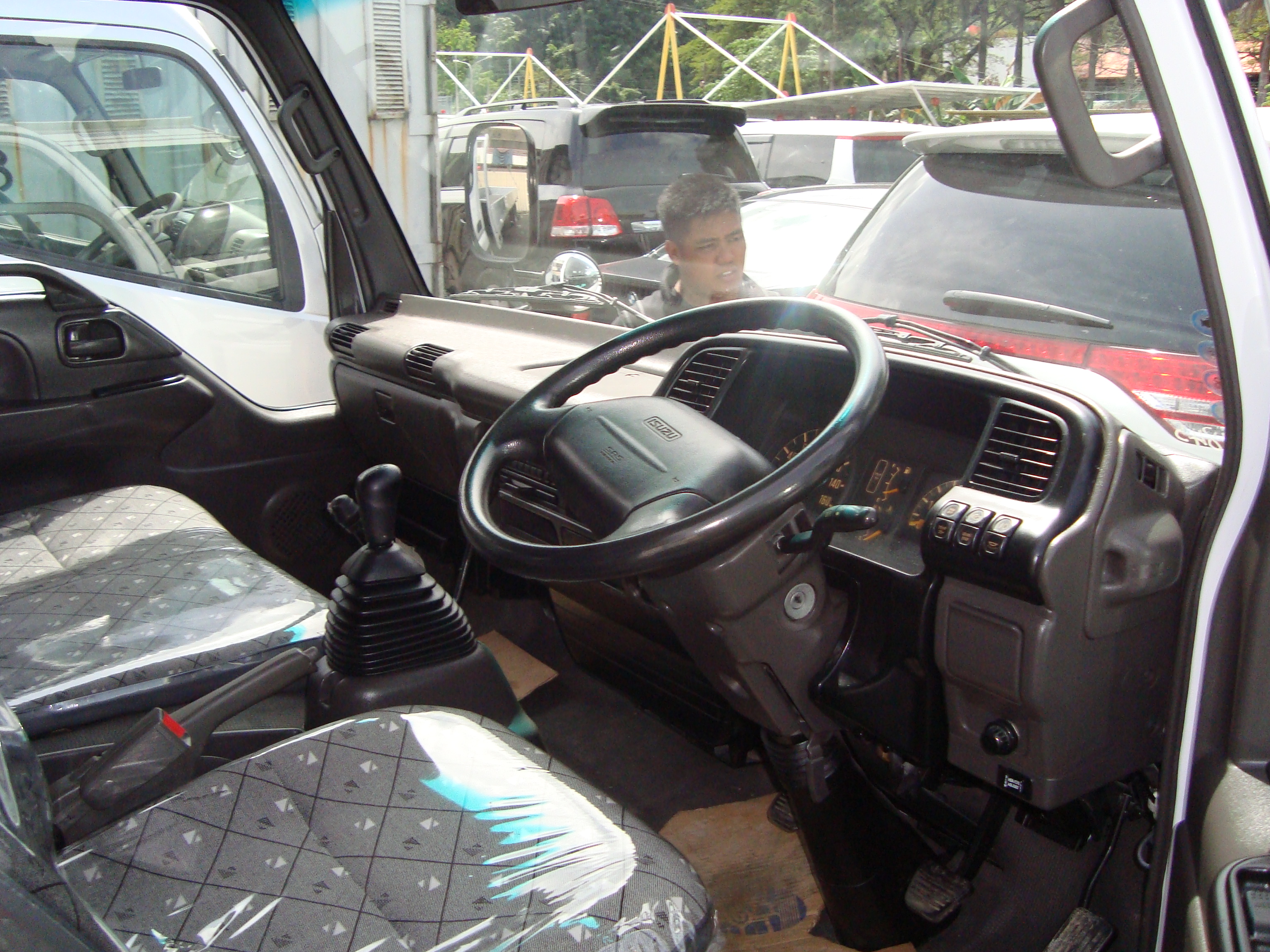 ISUZU NPR71P DOUBLE CABIN TIPPER TRUCK ABS/ A-BAG — view 3