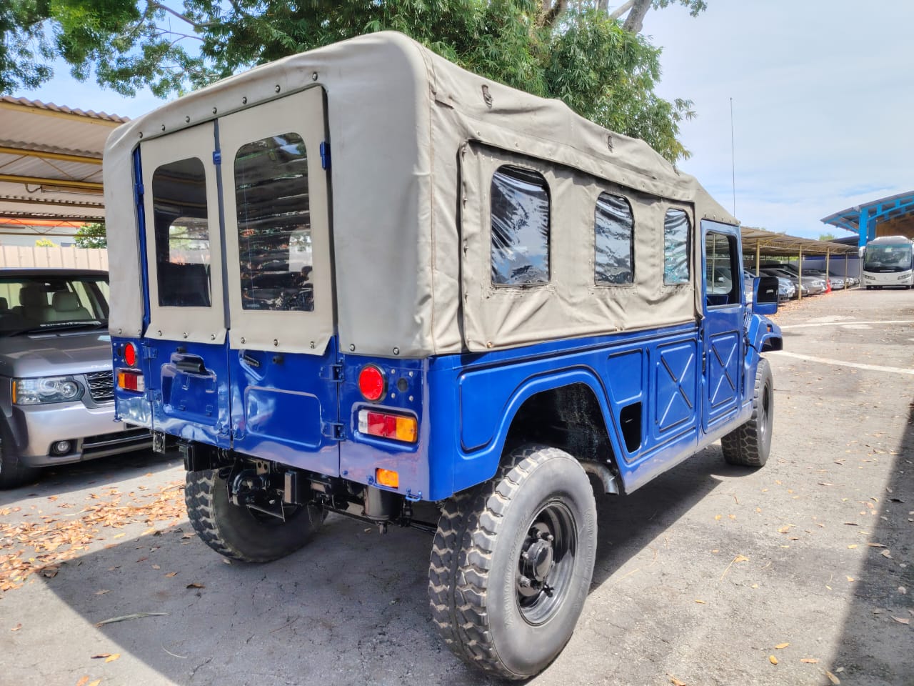 TOYOTA BXD10 MEGA CRUISER 4X4 — view 2