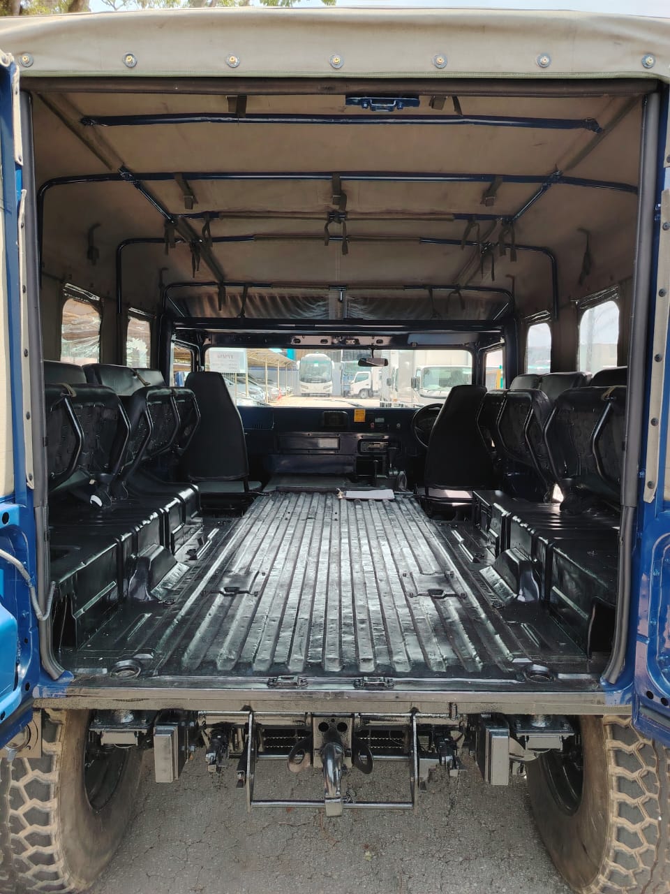 TOYOTA BXD10 MEGA CRUISER 4X4 — view 4