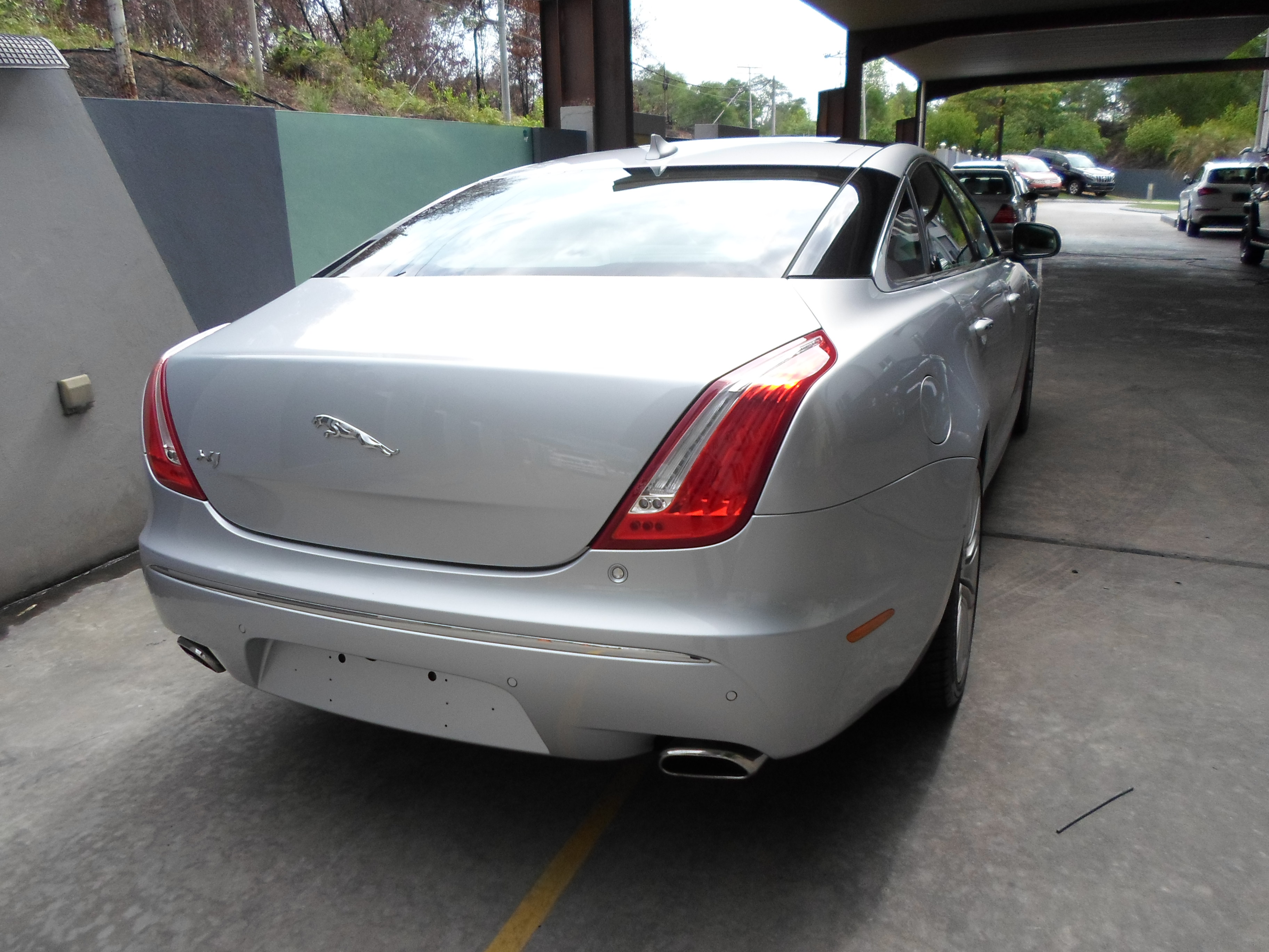 JAGUAR XJ X351 3.0P 2995 8SMT RWD UK — view 3
