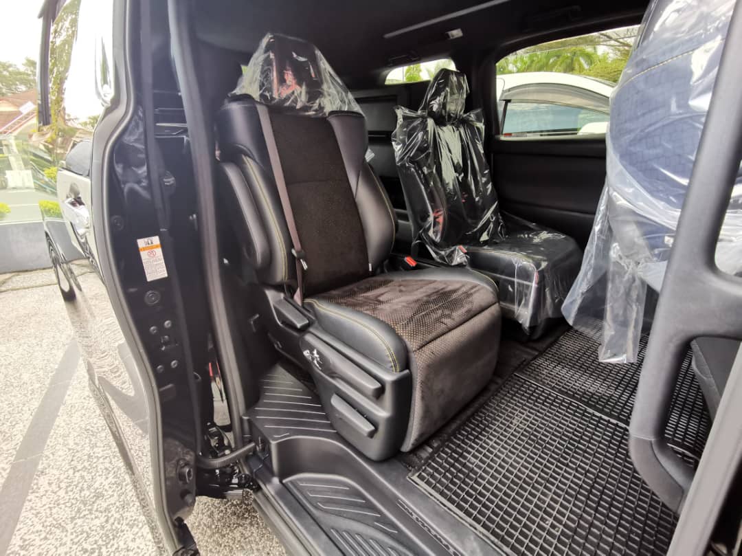 TOYOTA "VELLFIRE 2.5 NEW.MOD 2493 7TIP-CVT 2.5Z A-EDITION ""GOLDEN EYES"" 7S 27XXXKM" — view 3