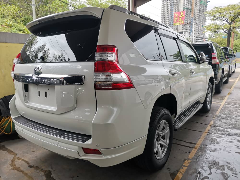 TOYOTA "LC PRADO 2.8D NEW.MOD 2754 6TIP TX-L FL G-FRONTIER" — view 2