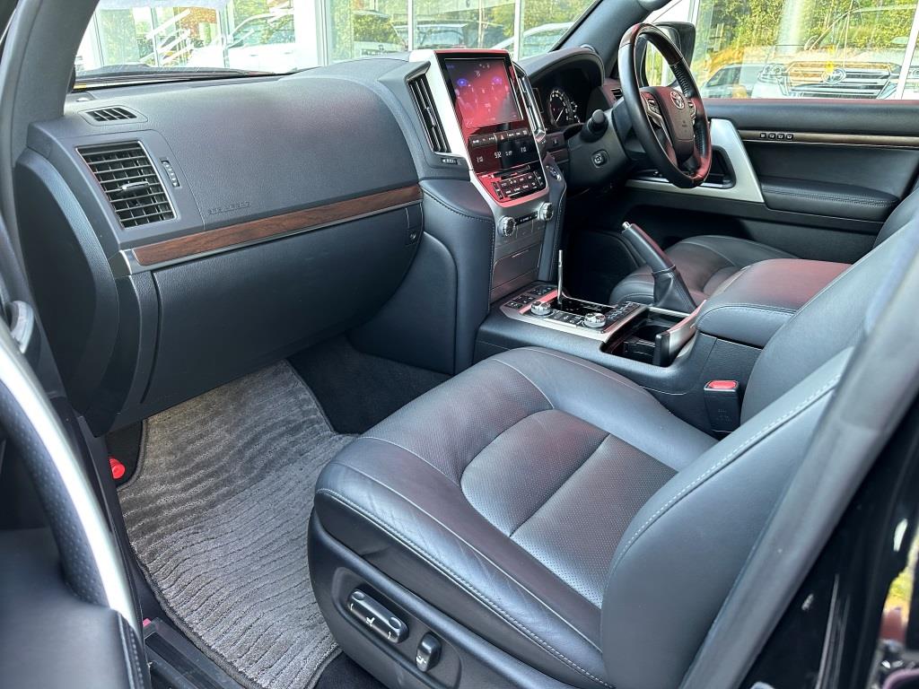TOYOTA "LAND CRUISER 202 4.6P 4608 6TIP ZX (2ND GEN) 32277KM" — view 6