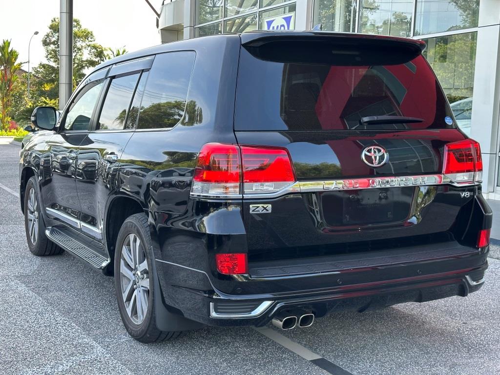 TOYOTA "LAND CRUISER 202 4.6P 4608 6TIP ZX (2ND GEN) 32277KM" — view 2