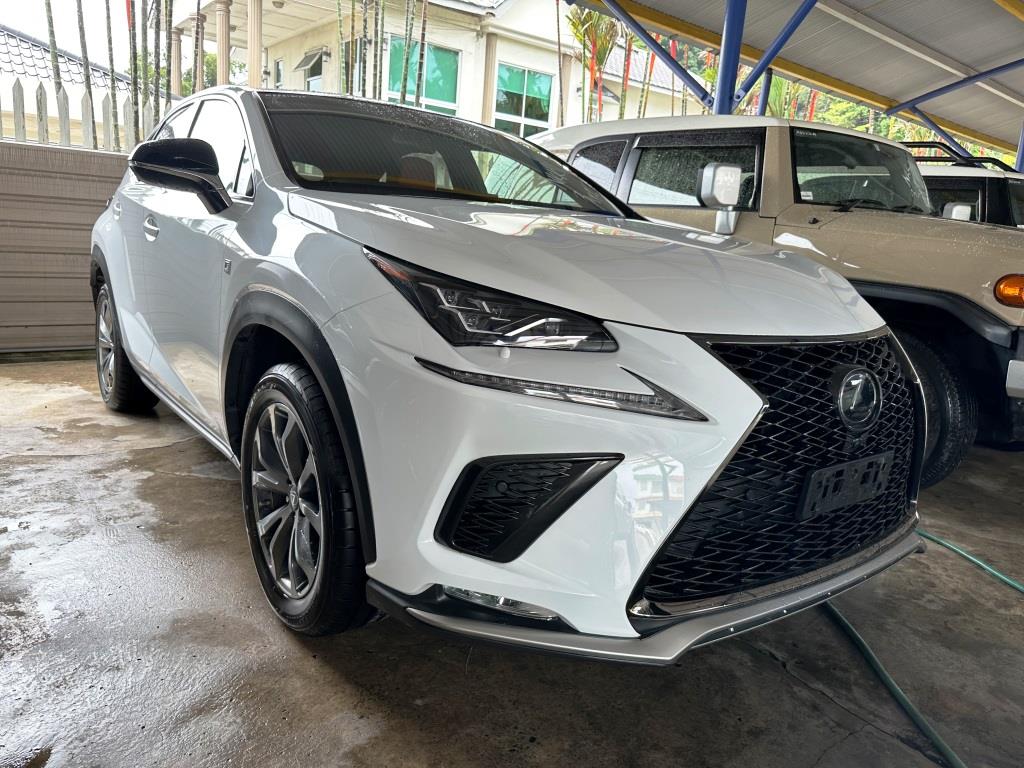 TOYOTA "NX300 2.0 F SPORT AWD 1998 FACELIFT 55870KM" — view 1