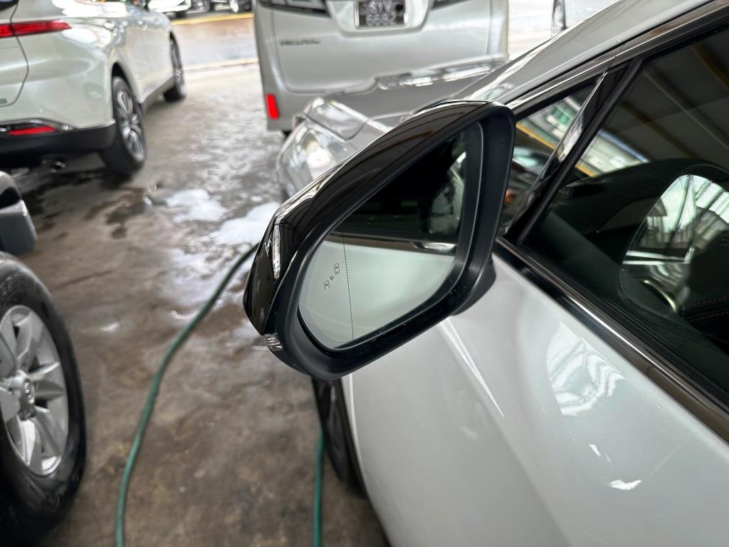 TOYOTA "NX300 2.0 F SPORT AWD 1998 FACELIFT 55870KM" — view 3