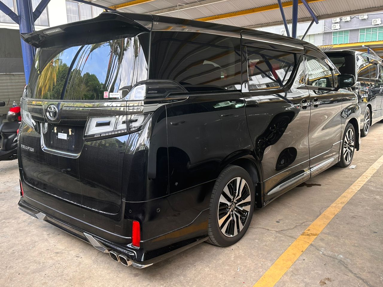 TOYOTA "VELLFIRE 2.5 NEW.MOD 2493 7TIP-CVT 2.5Z G-EDITION 7S FL 10310KM" — view 2