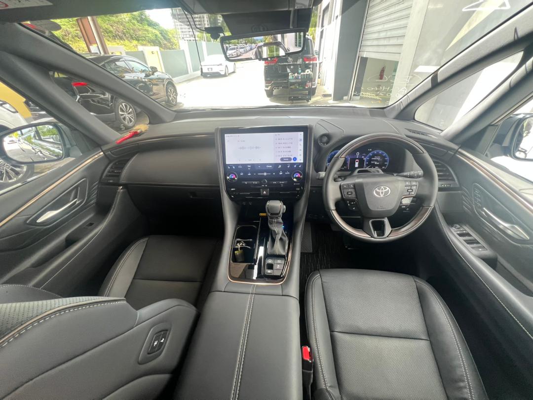 TOYOTA "ALPHARD 2.5Z (3BA) 2493 7TIP-CVT 7S 2561 KM DEMO UNIT" — view 3