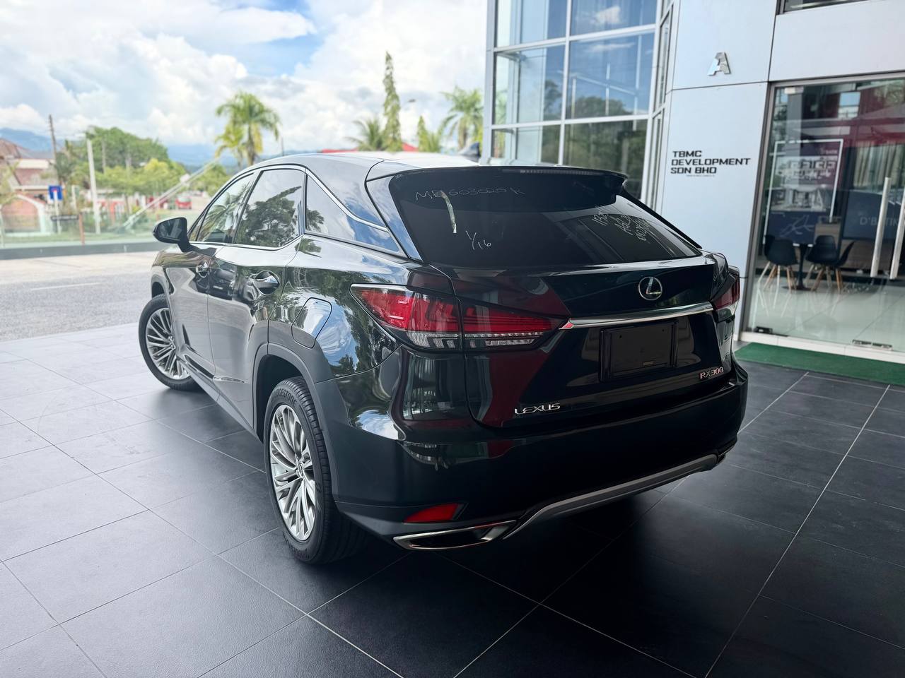LEXUS "RX300 VERSION-L 1998 6SMT JP 37061 KM" — view 2