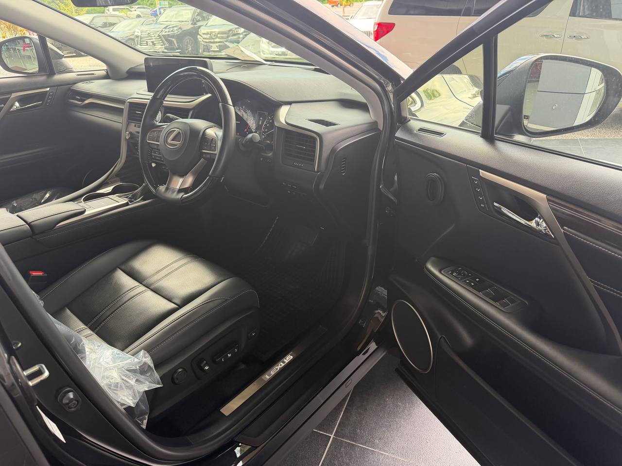 LEXUS "RX300 VERSION-L 1998 6SMT JP 37061 KM" — view 3