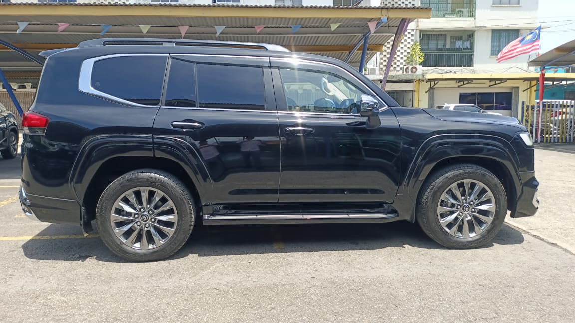 TOYOTA LAND CRUISER 300 3.5P ZX 3444 10AT 7S 2534KM — view 4