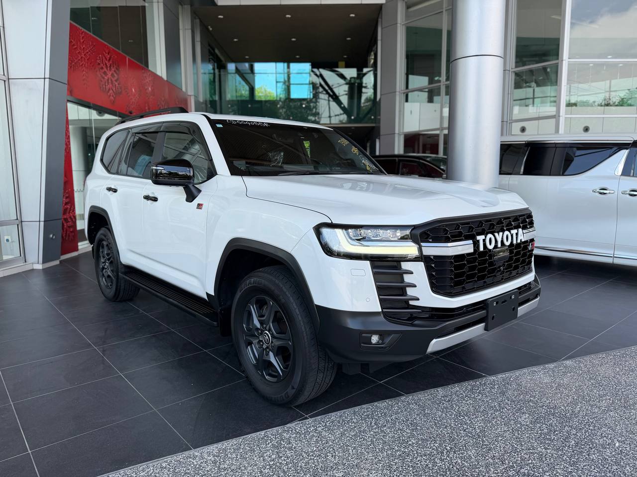 TOYOTA "LAND CRUISER GR SPORT 300 3.5P 3444 10TIP 7 SEATER 23384 KM" — view 1