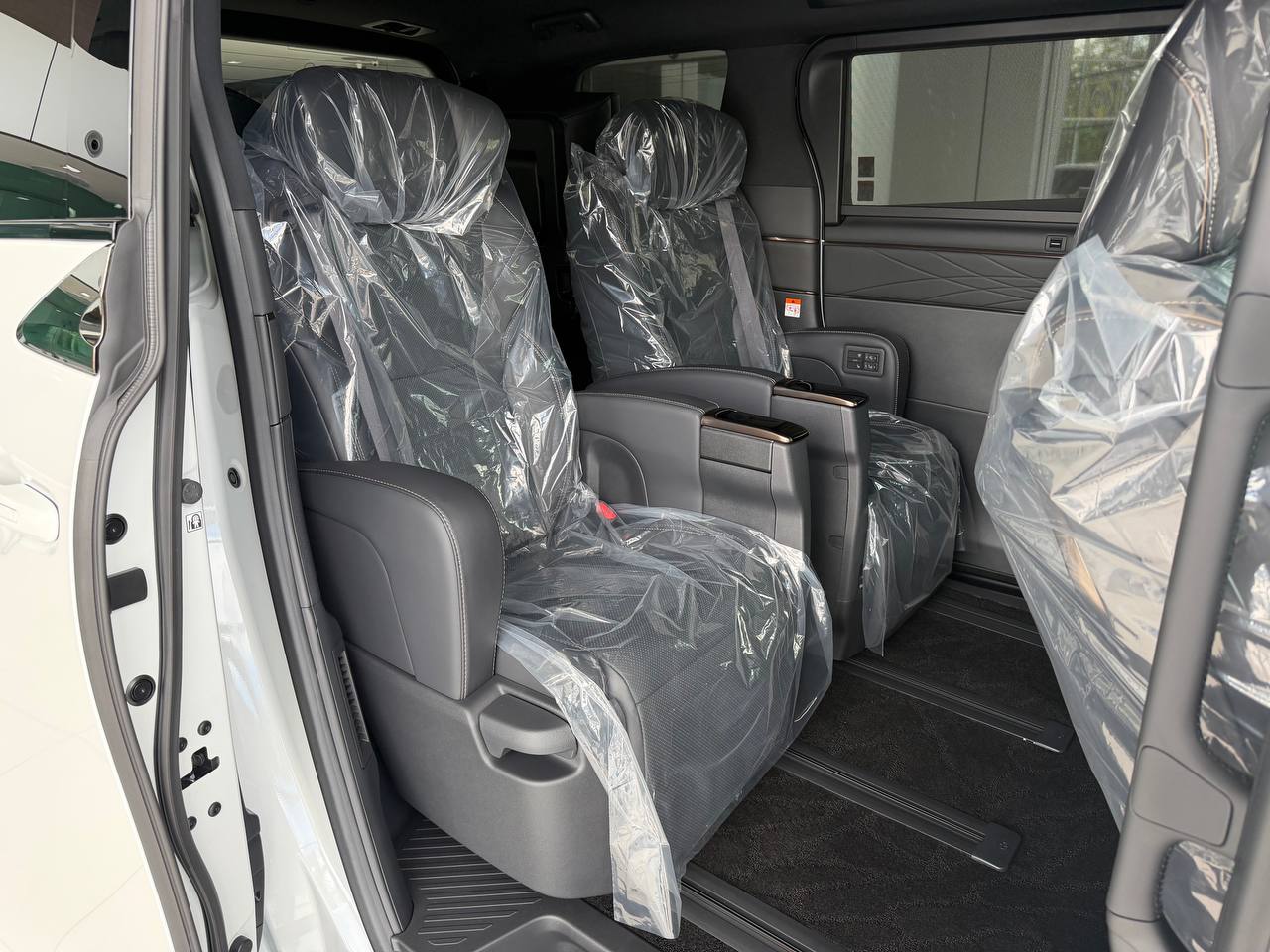 TOYOTA "VELLFIRE 2.4Z PREMIER (5BA) 2393 8TIP 7S 38 KM (BRAND NEW)" — view 4