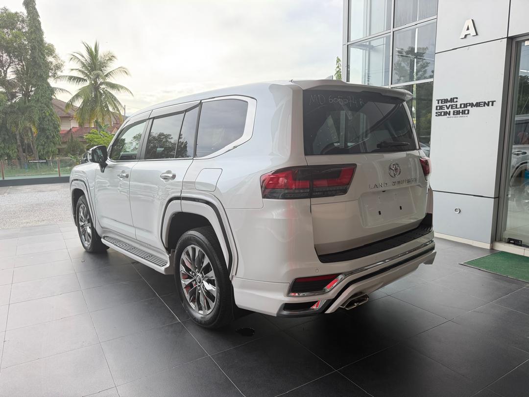 TOYOTA LAND CRUISER ZX 300 3.5P 3444 10TIP 7 SEATER 19207 KM — view 2