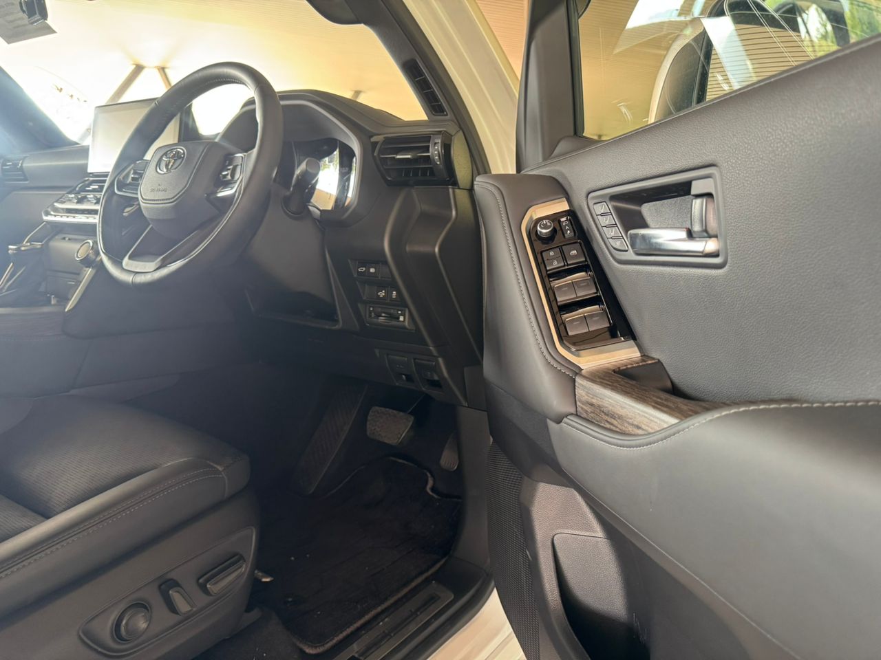 TOYOTA LAND CRUISER ZX 300 3.5P 3444 10TIP 7 SEATER 19207 KM — view 3