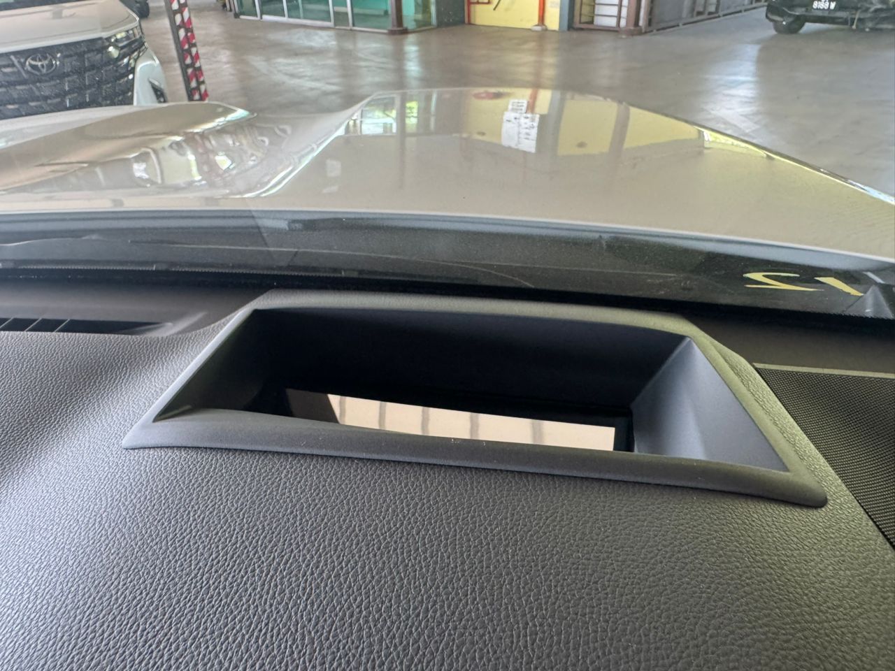 TOYOTA LAND CRUISER ZX 300 3.5P 3444 10TIP 7 SEATER 19207 KM — view 4