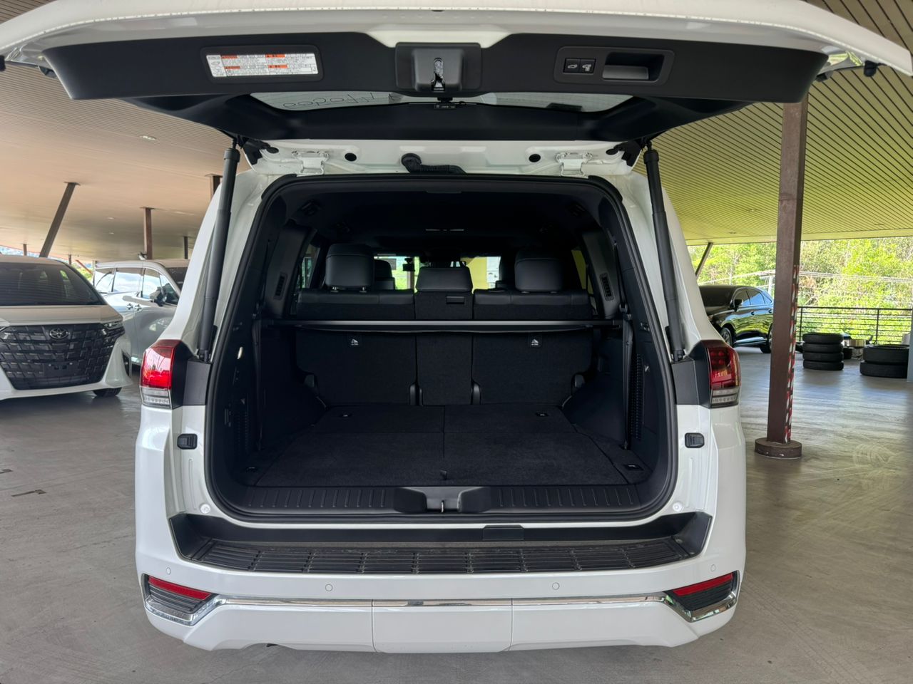 TOYOTA LAND CRUISER ZX 300 3.5P 3444 10TIP 7 SEATER 19207 KM — view 6