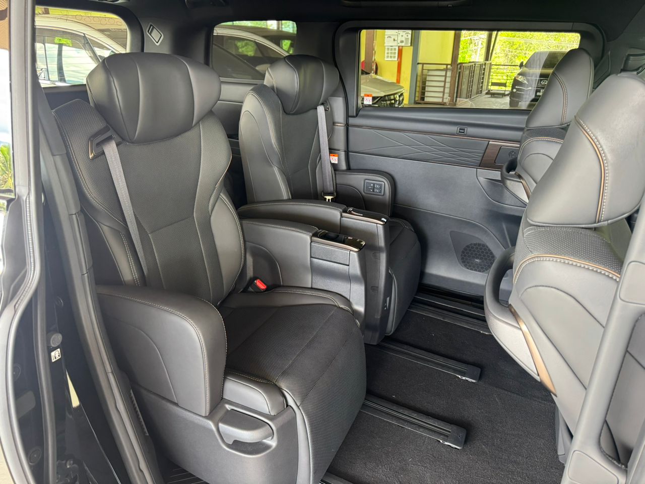 TOYOTA ALPHARD 2.5Z (3BA) 2493 7TIP-CVT 7S 6825 KM DEMO UNIT — view 4