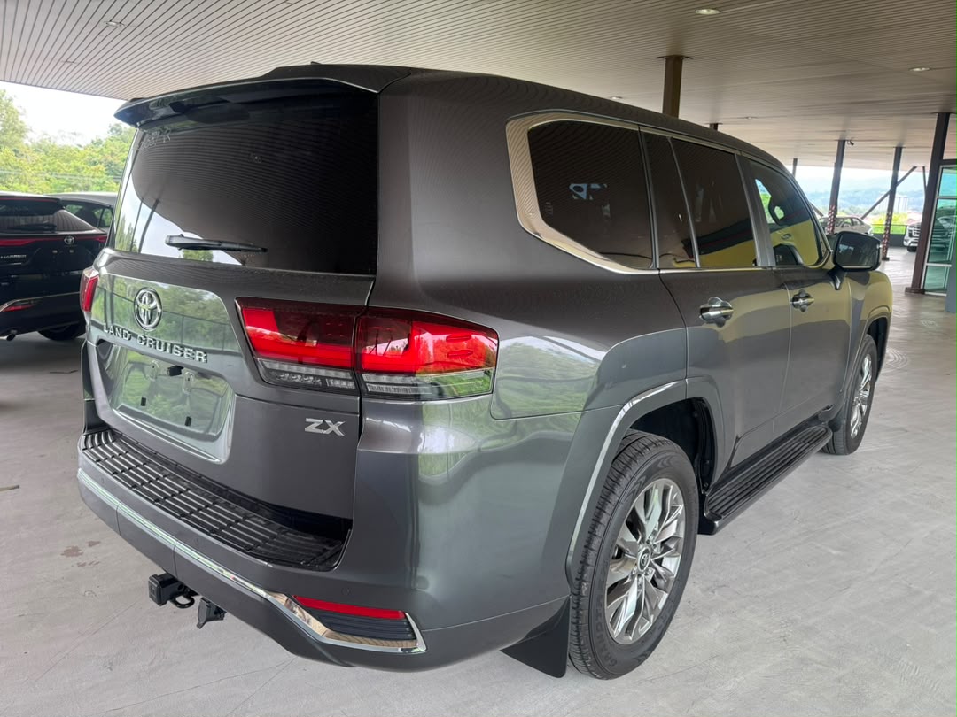 TOYOTA LAND CRUISER ZX 300 3.5P 3444 10TIP 7 SEATER 21073 KM — view 2