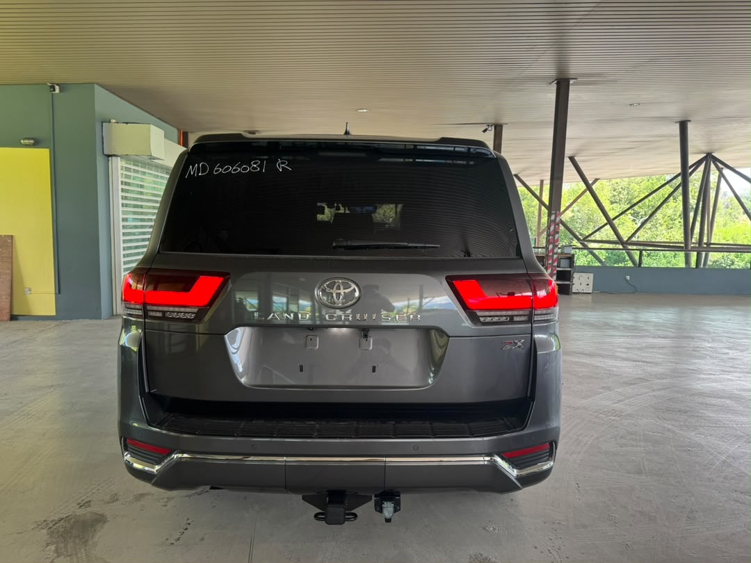 TOYOTA LAND CRUISER ZX 300 3.5P 3444 10TIP 7 SEATER 21073 KM — view 3