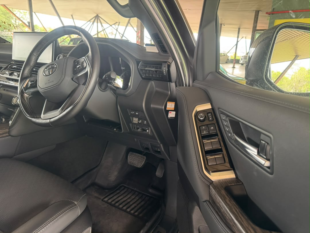 TOYOTA LAND CRUISER ZX 300 3.5P 3444 10TIP 7 SEATER 21073 KM — view 4