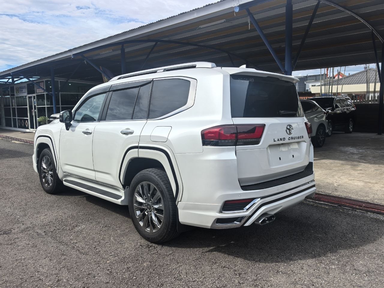 TOYOTA (3BA-VJA300W) LAND CRUISER 300 3.5P ZX 3444 10AT 7S 12318KM . — view 2