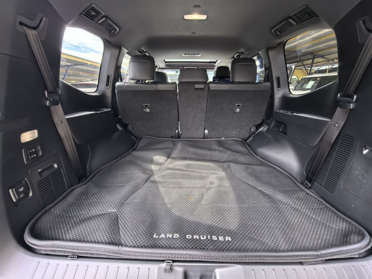 TOYOTA (3BA-VJA300W) LAND CRUISER 300 3.5P ZX 3444 10AT 7S 12318KM . — view 4