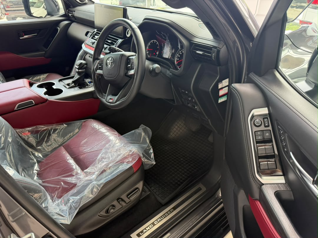 TOYOTA LAND CRUISER 300 3.5P GR SPORT 3444 10TIP 7S 16277 KM — view 3
