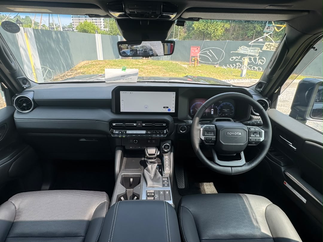 TOYOTA LAND CRUISER 250 2.8D VX 2754 8TIP 7 SEATER 6722KM(DEMO UNIT) — view 3