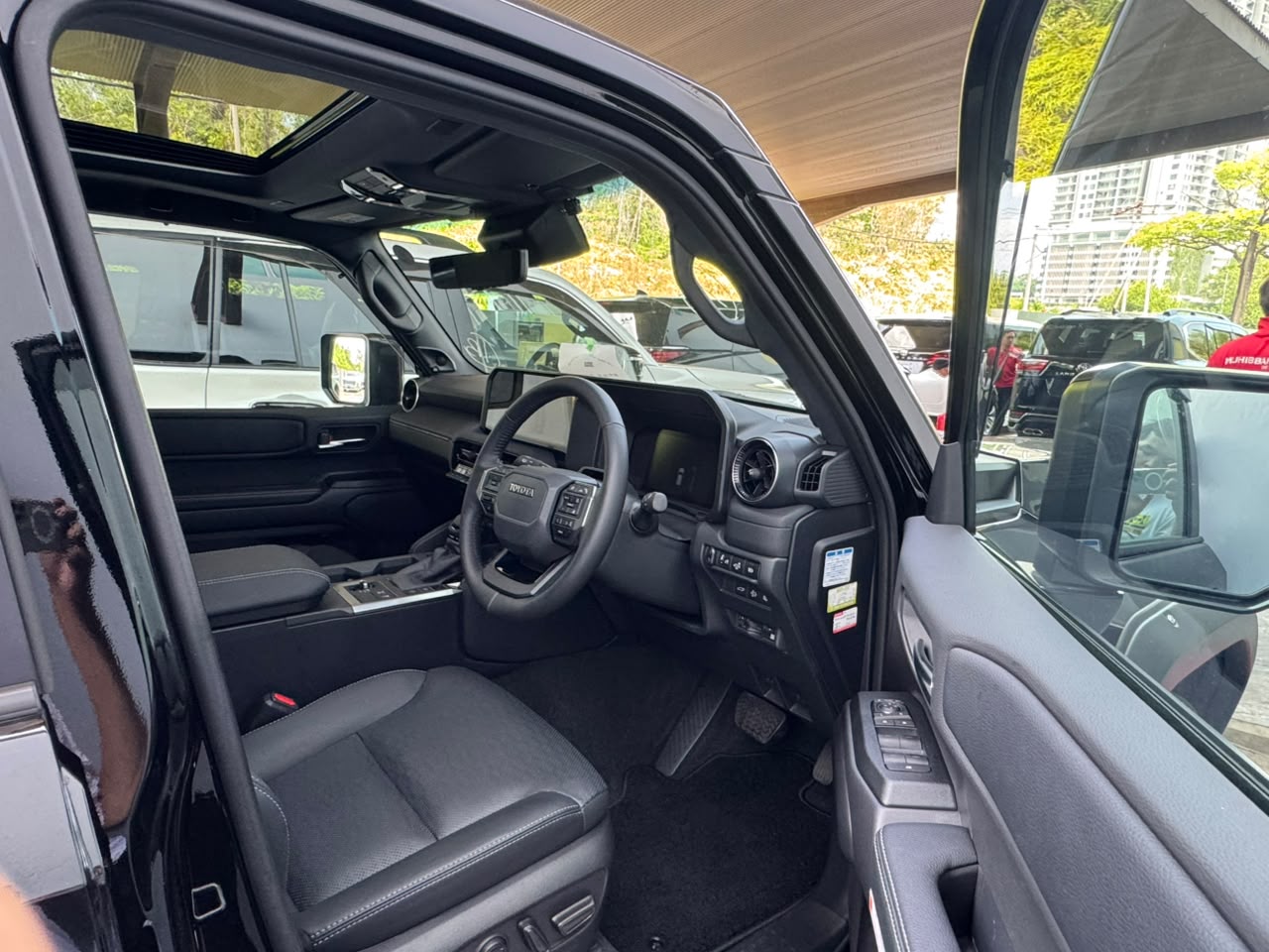 TOYOTA LAND CRUISER 250 2.8D VX 2754 8TIP 7 SEATER 6722KM(DEMO UNIT) — view 4