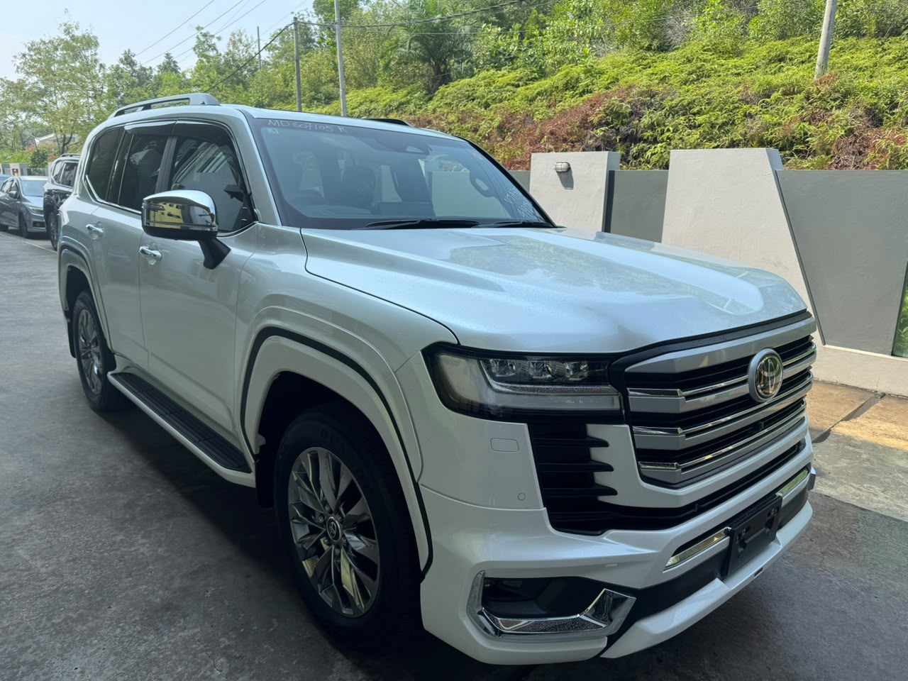 TOYOTA LAND CRUISER 300 3.5P ZX FL 3444 10TIP 7 SEATER 127KM (BRAND NEW) — view 1