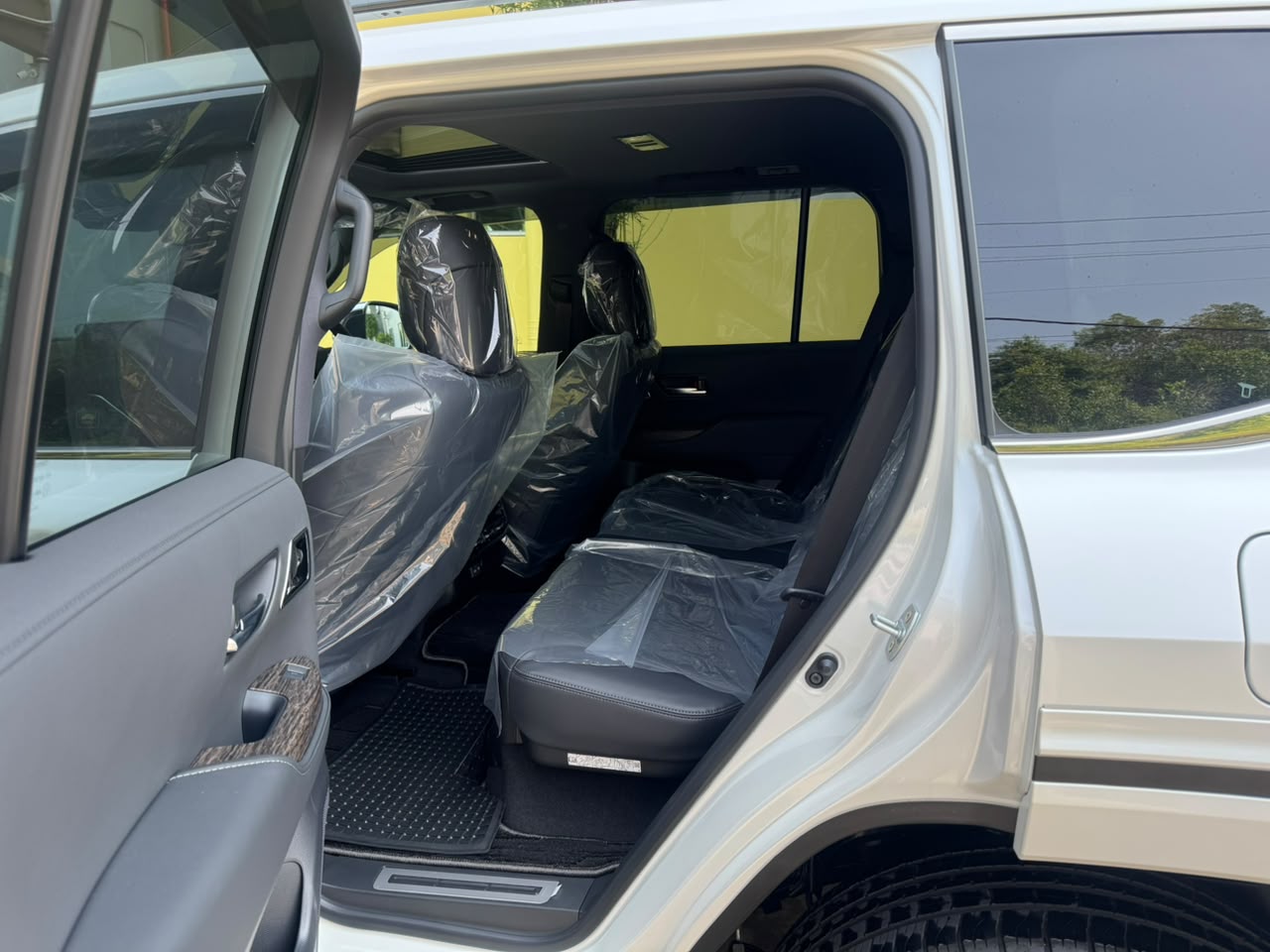 TOYOTA LAND CRUISER 300 3.5P ZX FL 3444 10TIP 7 SEATER 127KM (BRAND NEW) — view 6