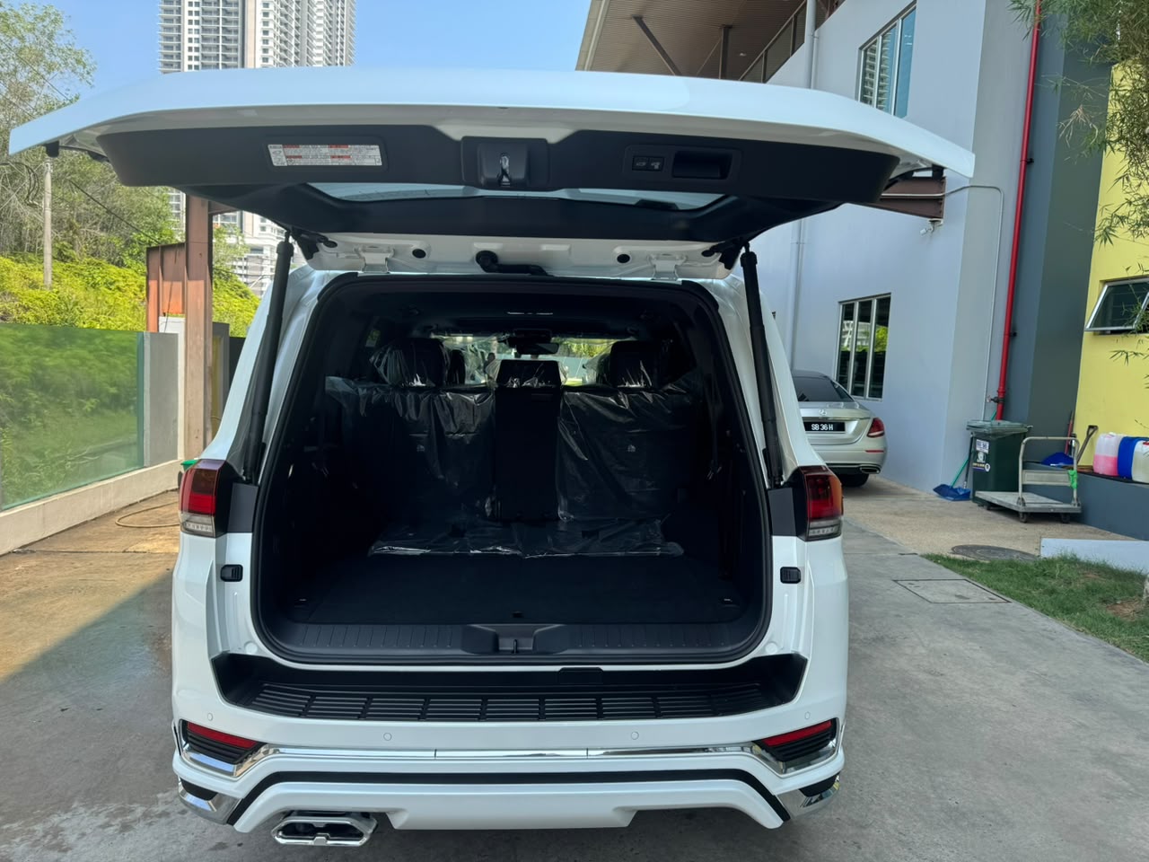 TOYOTA LAND CRUISER 300 3.5P ZX FL 3444 10TIP 7 SEATER 127KM (BRAND NEW) — view 9