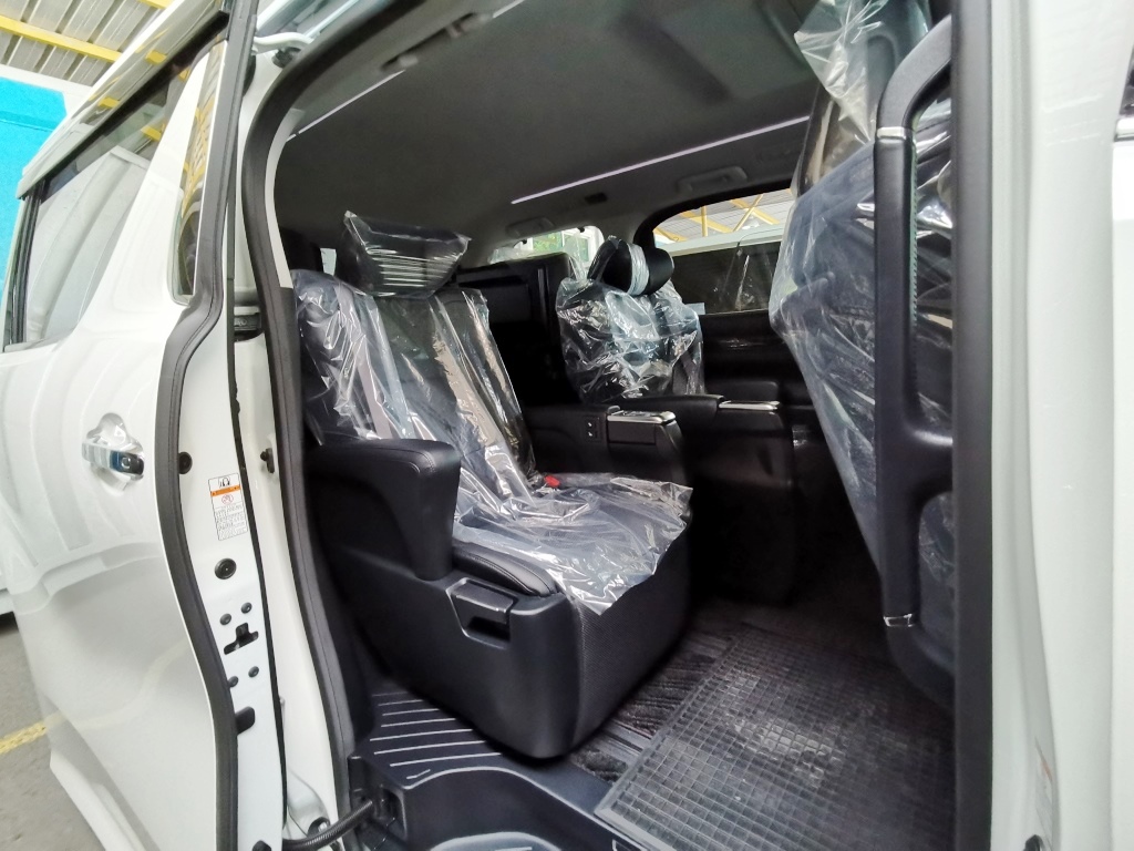TOYOTA "VELLFIRE 2.5 NEW.MOD 2493 7TIP-CVT 2.5Z G-EDITION 7S FL" — view 4