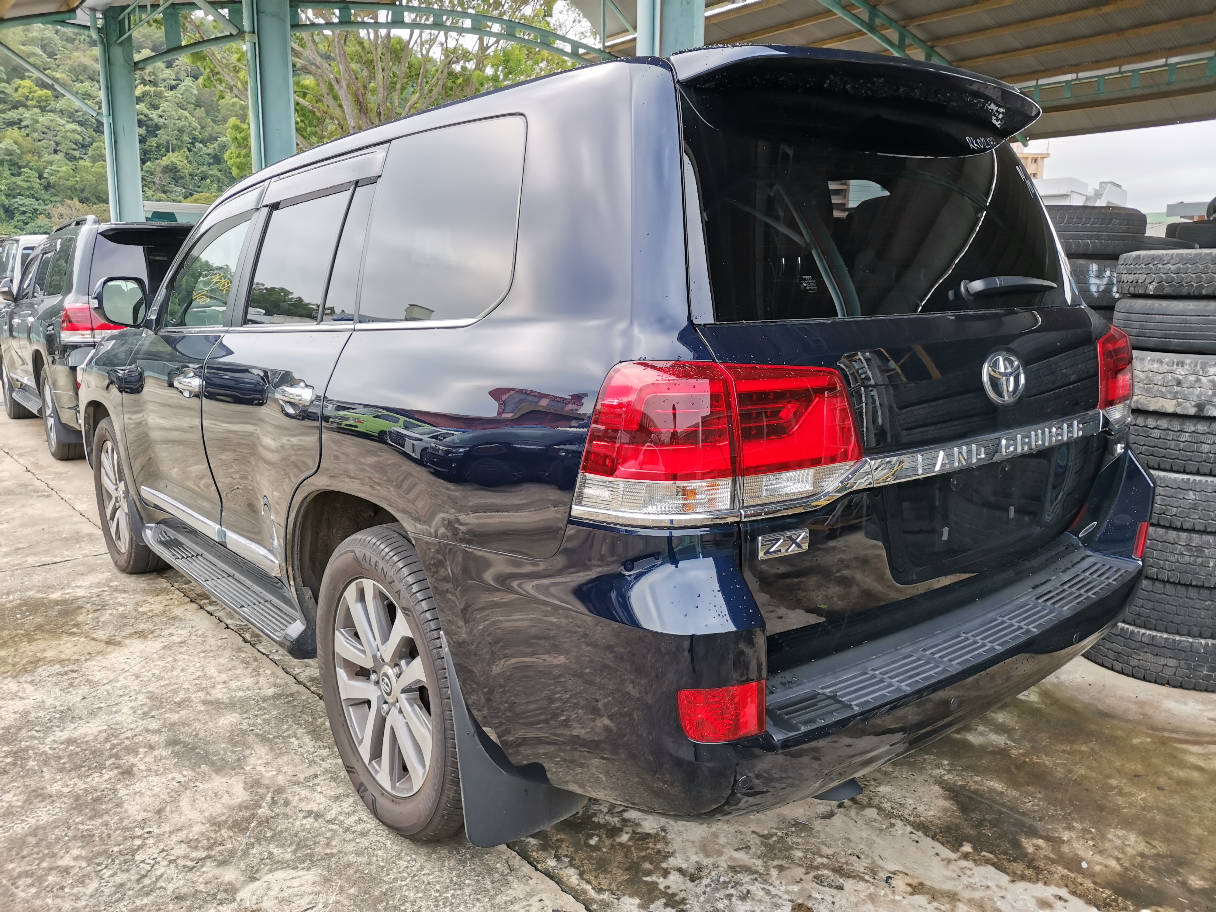 TOYOTA "LAND CRUISER 202 4.6P 4608 6TIP ZX (2ND GEN)" — view 2