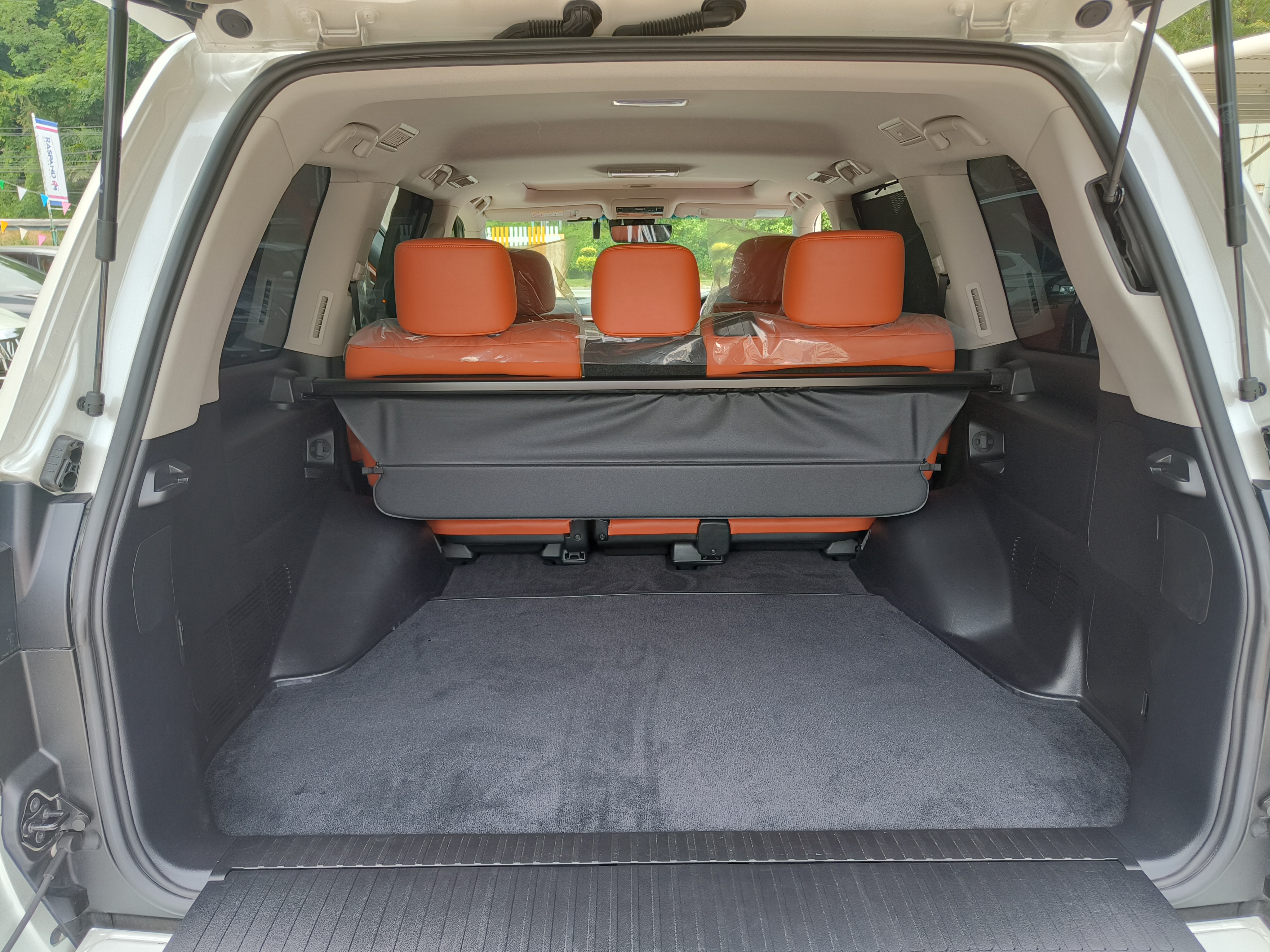 LEXUS "LX570 5.7P 5662 8TIP JP 5 SEATER 49522KM" — view 5