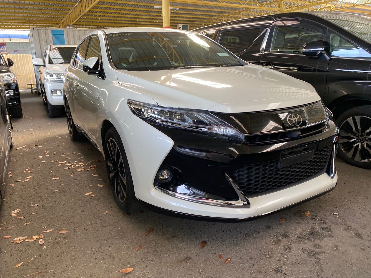 TOYOTA "HARRIER 2.0 GR 1986 7CVT-TIP 51XXXKM" — view 1
