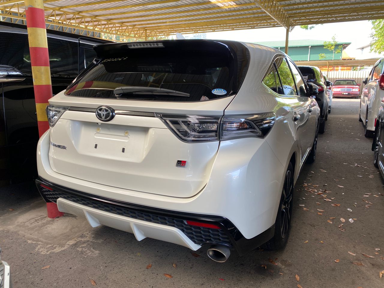 TOYOTA "HARRIER 2.0 GR 1986 7CVT-TIP 51XXXKM" — view 2
