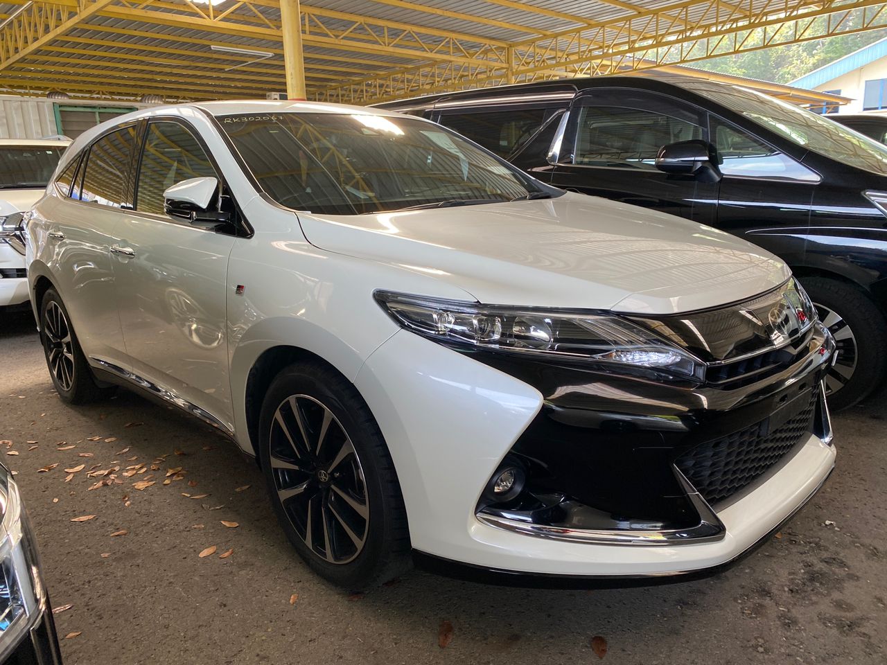 TOYOTA "HARRIER 2.0 GR 1986 7CVT-TIP 51XXXKM" — view 3