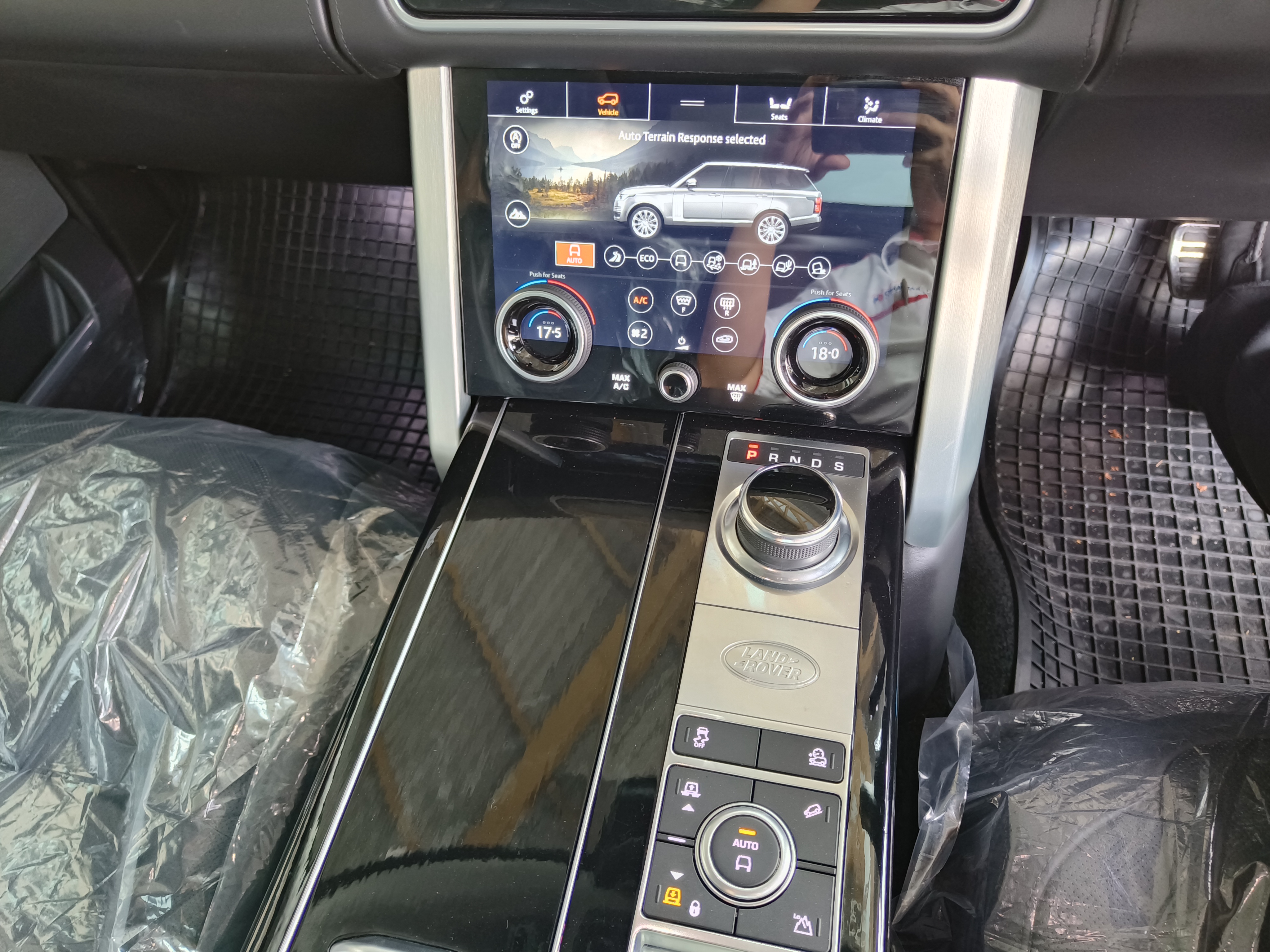 LAND ROVER "RANGE ROVER VOGUE P400 3.0P 4 SEATER 2996 8SMT AUTOBIOGRAPHY UK 35648MILES" — view 7