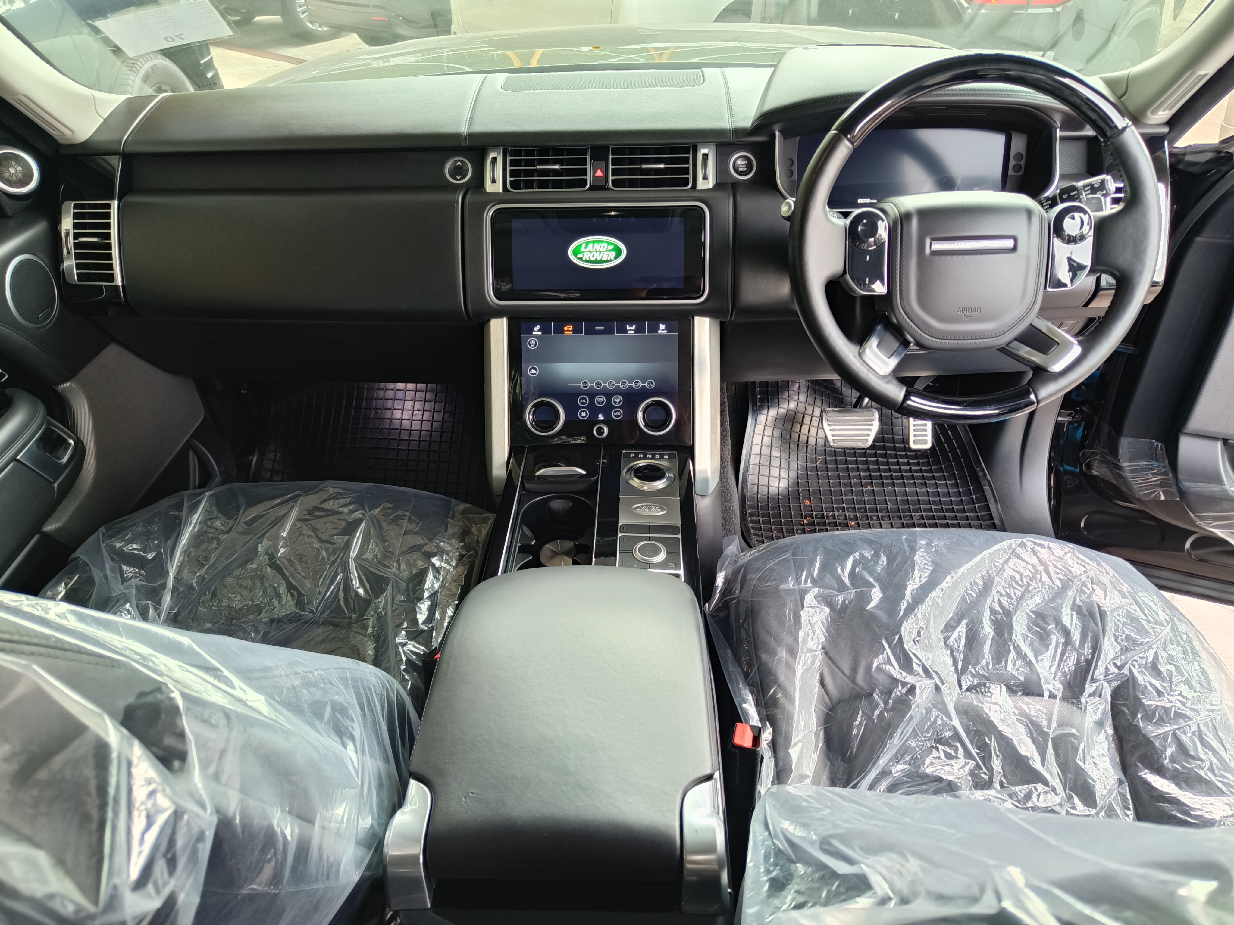LAND ROVER "RANGE ROVER VOGUE P400 3.0P 4 SEATER 2996 8SMT AUTOBIOGRAPHY UK 35648MILES" — view 4