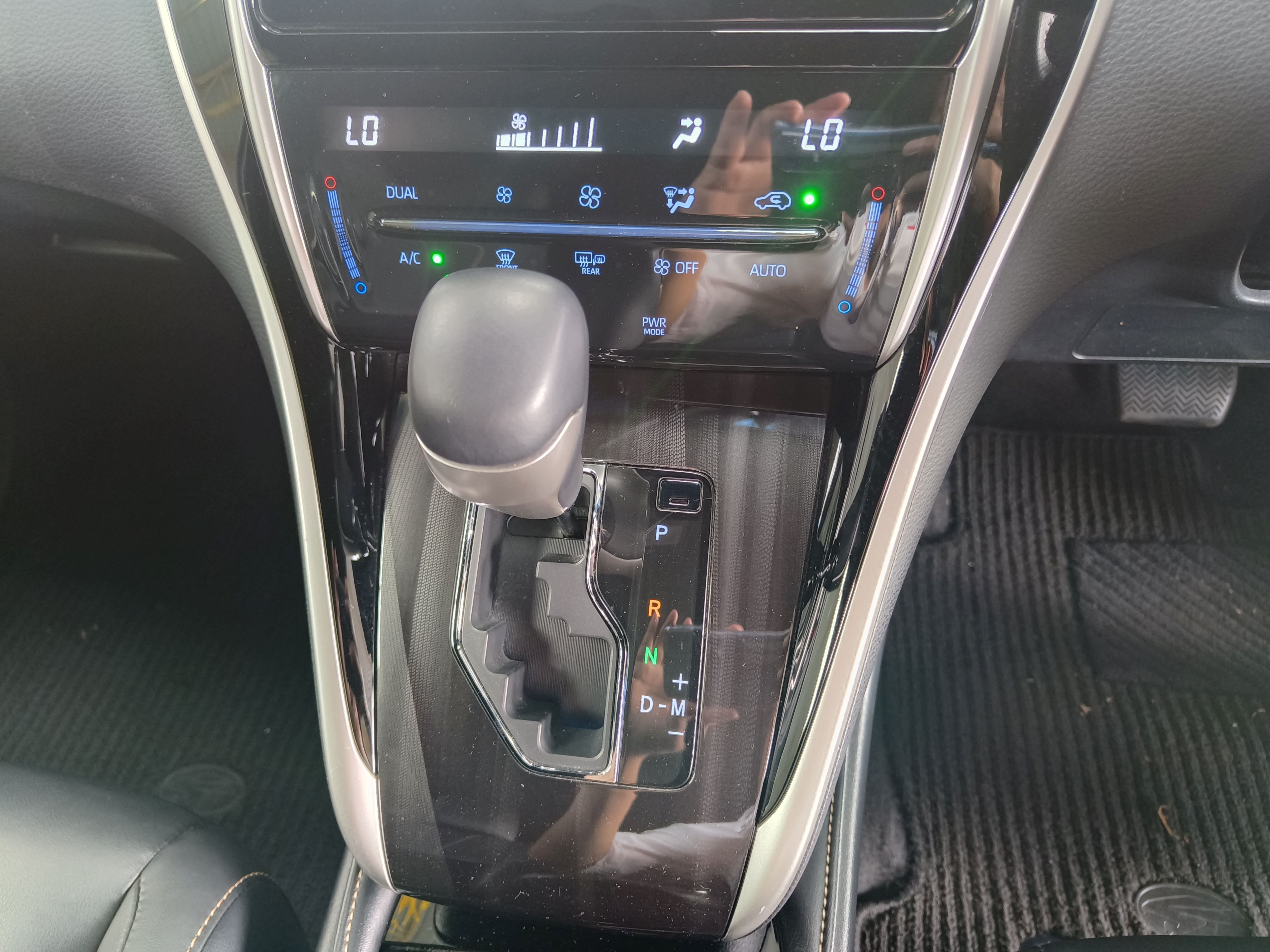 TOYOTA "HARRIER 2.0 PREMIUM 1986 7CVT-TIP 49886KM" — view 5