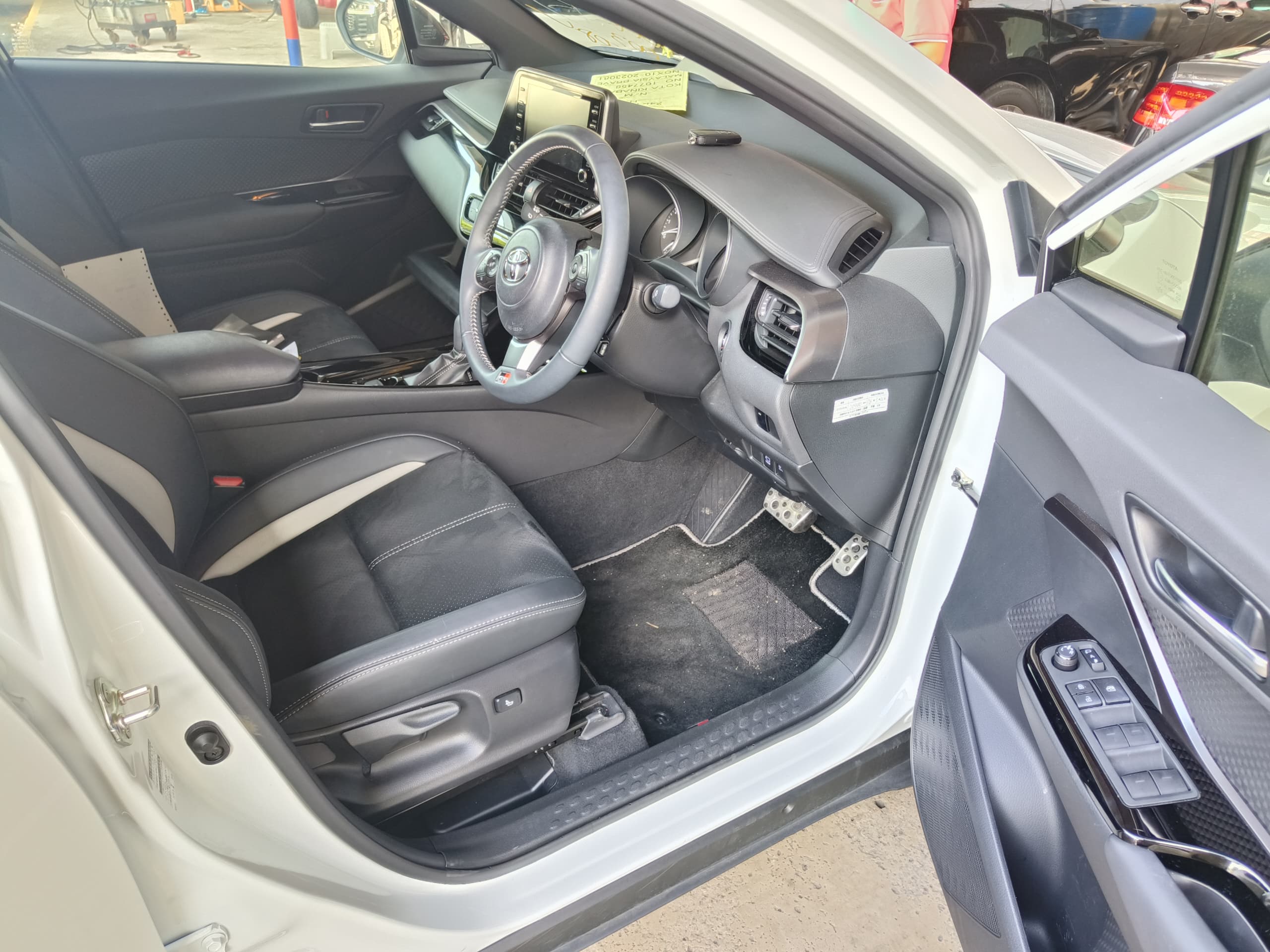 TOYOTA "C-HR 1.2 ST GR SPORT 1196 5AT CVT 20690KM" — view 3