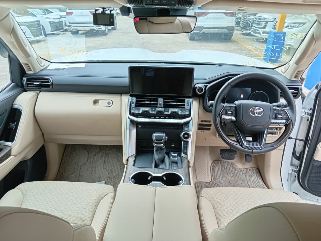 TOYOTA "LAND CRUISER LC300 3.5P ZX 3444 10AT 7 SEATER 13655KM " — view 7
