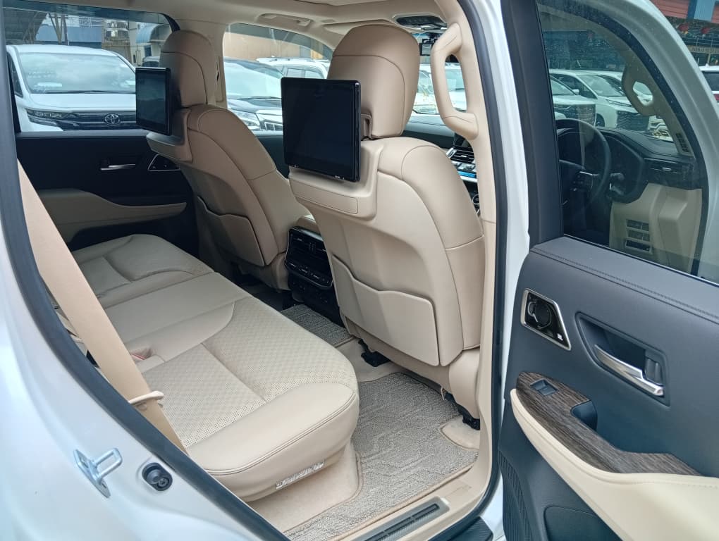 TOYOTA "LAND CRUISER LC300 3.5P ZX 3444 10AT 7 SEATER 13655KM " — view 4