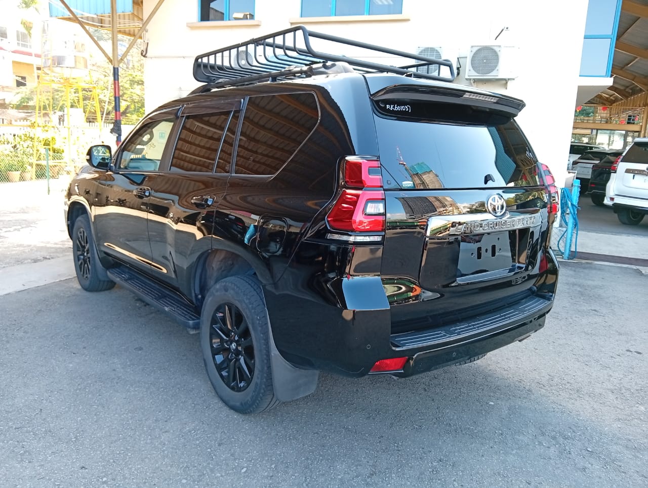 TOYOTA "LC PRADO 2.8D TX-L MATTE BLACK 2754 6 AT TIP 5'S 56471 KM " — view 2