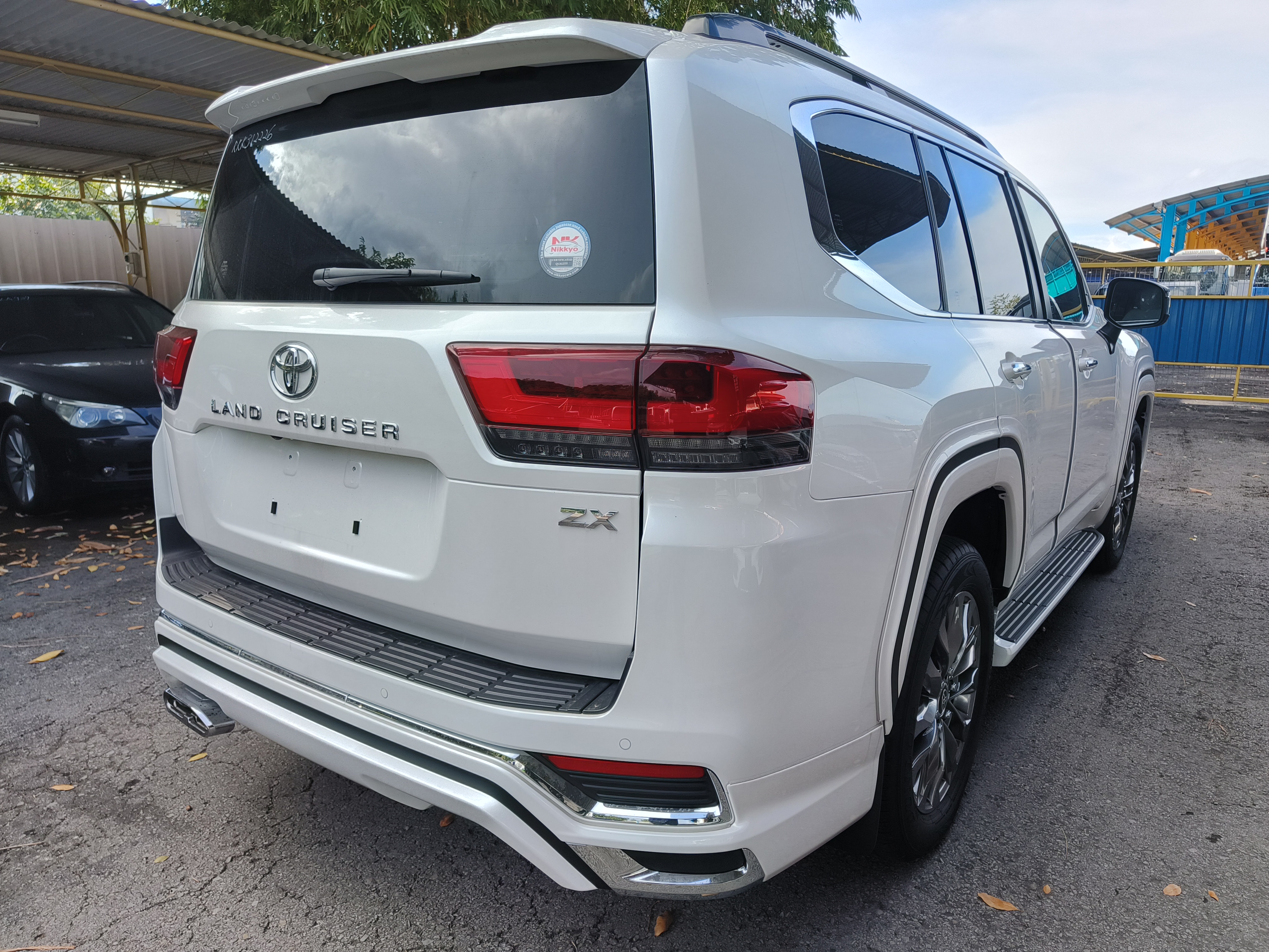 TOYOTA "LAND CRUISER LC300 3.5P (LATEST) ZX 3444 10AT 7 SEATER 15521KM " — view 2
