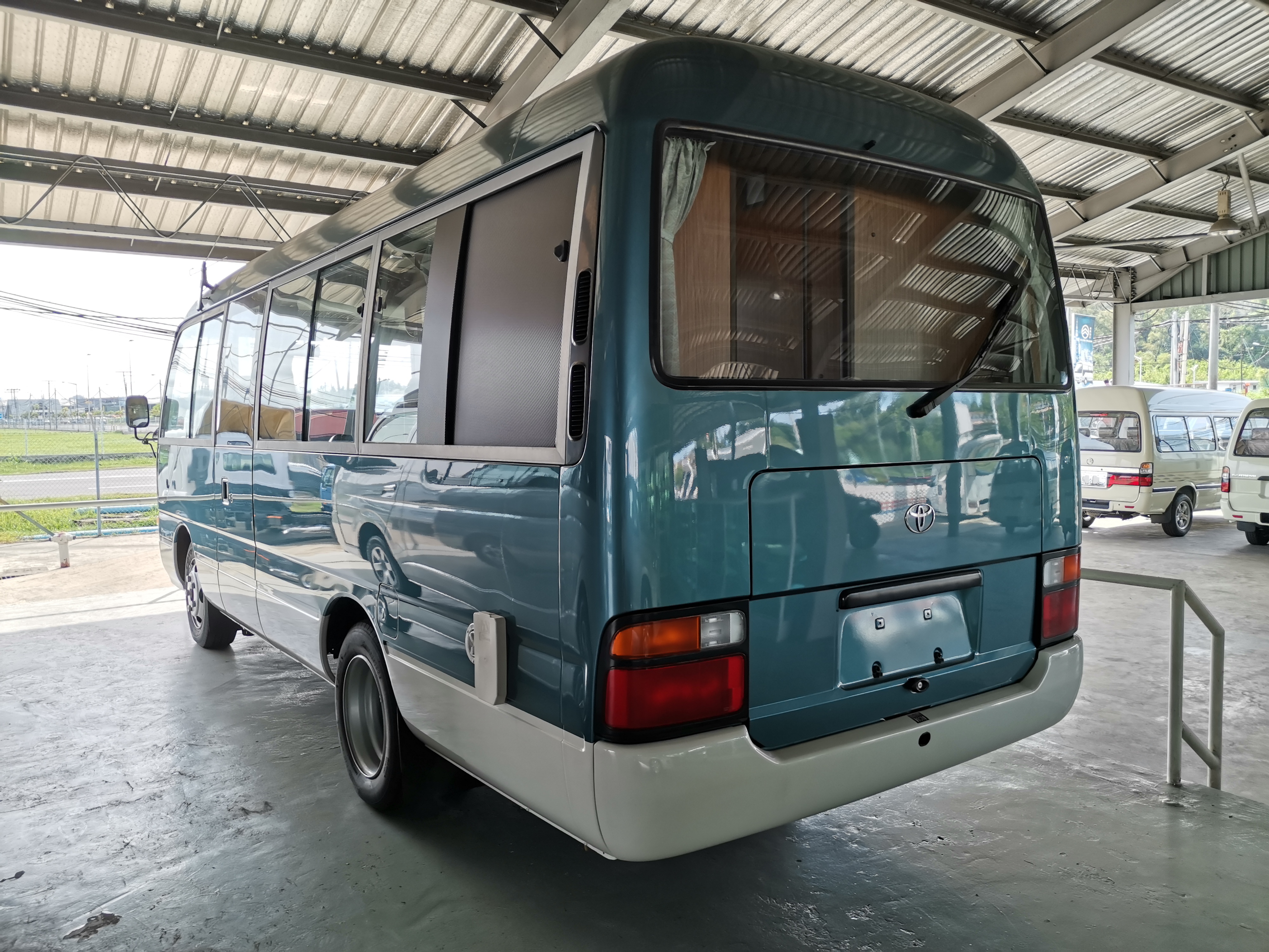 TOYOTA COASTER MOTORHOME 4.2 DIESEL 4163 8 SEATER — view 2